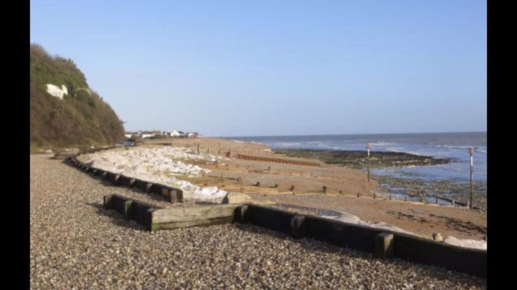 Foxes Sea Side Retreat Deluxe Chalet Is A Lovely Holiday Home Tucked Away On The Kent Coast Kingsdown  Exteriér fotografie