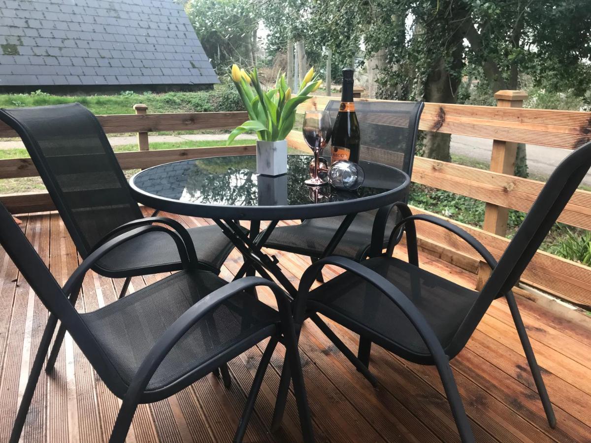 Foxes Sea Side Retreat Deluxe Chalet Is A Lovely Holiday Home Tucked Away On The Kent Coast Kingsdown  Exteriér fotografie